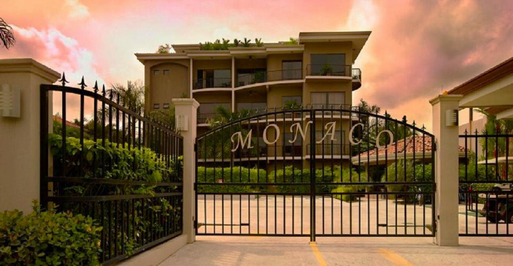 摩纳克哈科海滩公寓式酒店